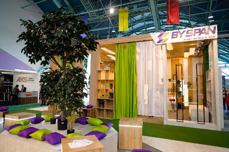 We want to share the emotions of meeting you in this video.